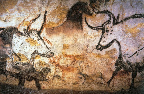 ภาพวาดในถ้ำใน Lascaux สร้างขึ้นในสมัยก่อนประวัติศาสตร์ ซึ่งเป็นช่วงเวลาหนึ่งที่กำหนดจากการแบ่งแยกประวัติศาสตร์