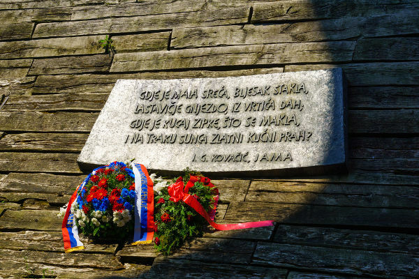 Minnesmerke over ofrene for konsentrasjonsleiren Jasenovac, Kroatia *